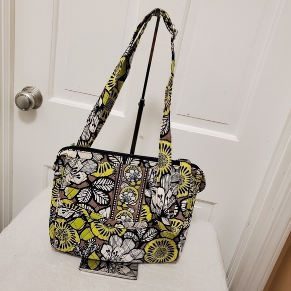 Vera Bradley Handbags - NWT Vera Bradley Citron Tablet Hipster